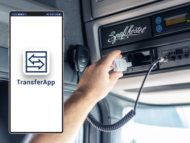 LKW-Fahrer liest mit DAKO TachoKEY und DAKO TransferApp den Tachographen aus