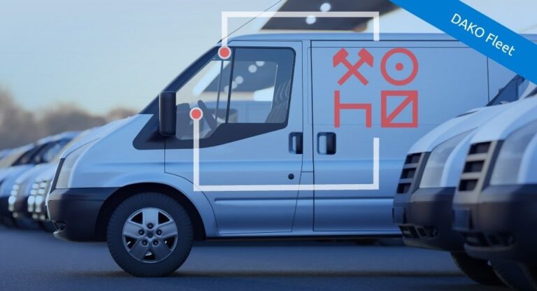 Van mit Lenk- und Ruhezeitensymbolen sowie Störer mit DAKO Fleet