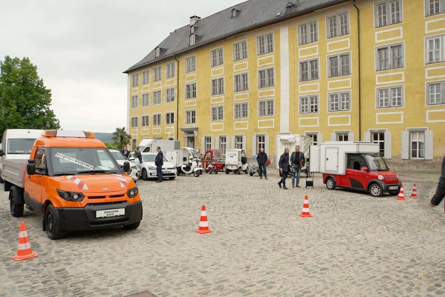 Teilnehmer des 6. SCL Kongresses vor Schloss Heidecksburg