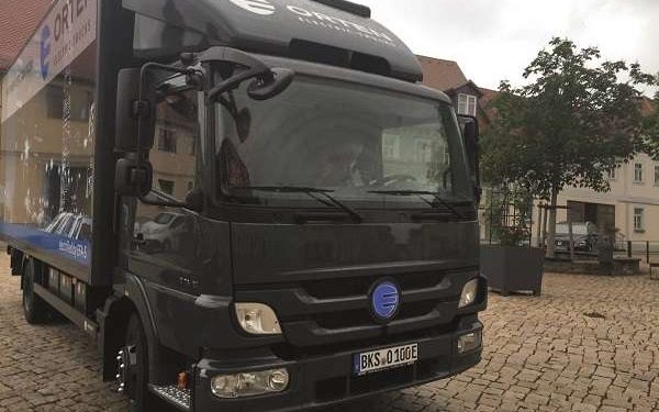 ORTEN - Elektro-Truck auf dem Marktplatz von Dornburg